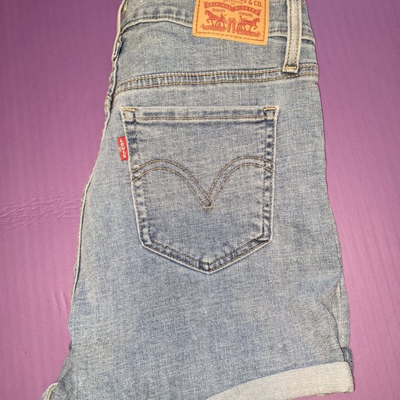 Levi's light wash mid length shorts - Picture 2 of 5
